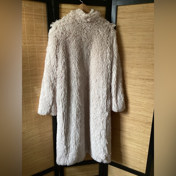 💗 Faux Fur body coat Sz L pale pink EUC glam feminine - Picture 3 of 6